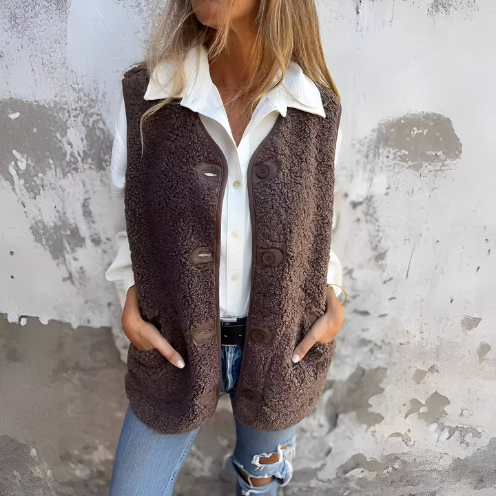 Donja – vest with warmth and style
